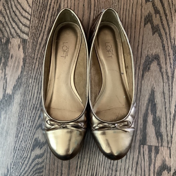 SALE! LOFT Gold Metallic Quilted Ballet Flats - Picture 2 of 10
